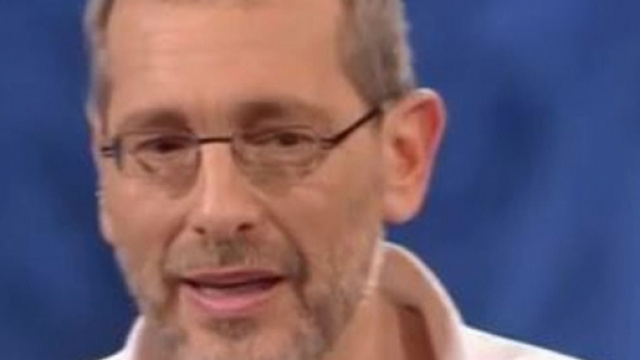 Il conduttore di Piazza Pulita si dissocia dal suo pubblico che applaude frase sulla diversit&agrave; dei rom.