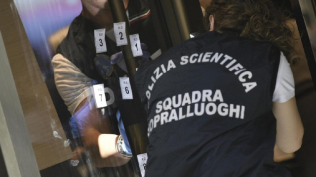 La polizia scientifica si &egrave; occupata dei rilievi del caso.