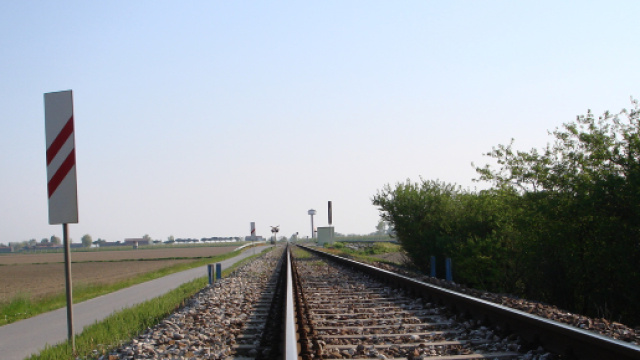Messina, raccoglie asparagi vicino la ferrovia: 57enne travolto e ucciso da un treno