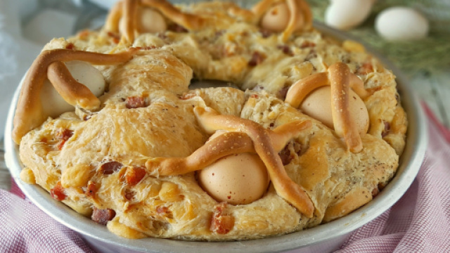 Ricetta del casatiello napoletano.