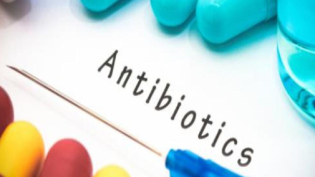 Allerta dell'Aifa su antibiotici chinolonici e fluorochinolonici: 'Rischio reazioni'