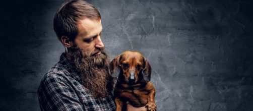 Estudo revela que barba possui mais germes que o pelo do cachorro. (Arquivo Blasting News)