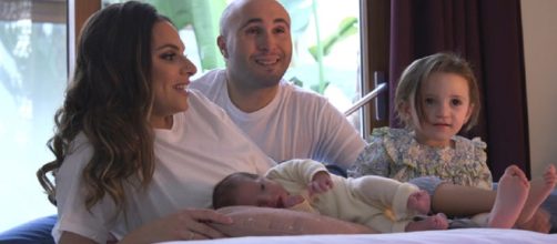 Kiko Rivera junto su esposa e hijas