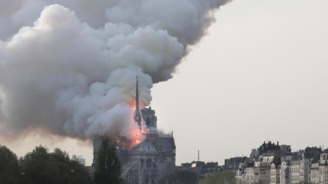 Notre-Dame, il procuratore: 'Soccorsi partiti al secondo allarme'