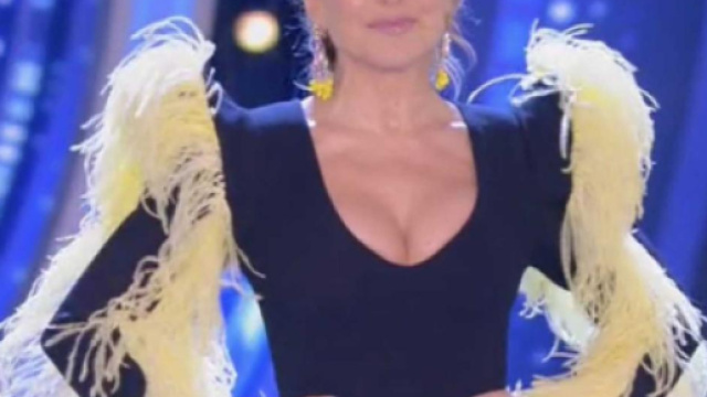 Grande Fratello 16: bacio tra Erica e Francesca