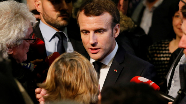 Grand d&eacute;bat : Emmanuel Macron sous pression face &agrave; la question du temps du travail