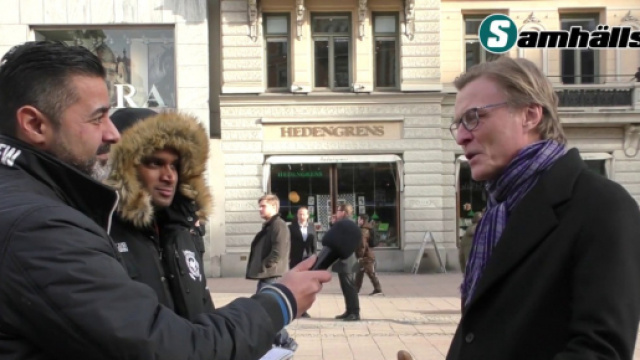 La candid camera che smaschera il finto buonismo dei cittadini svedesi verso i profughi