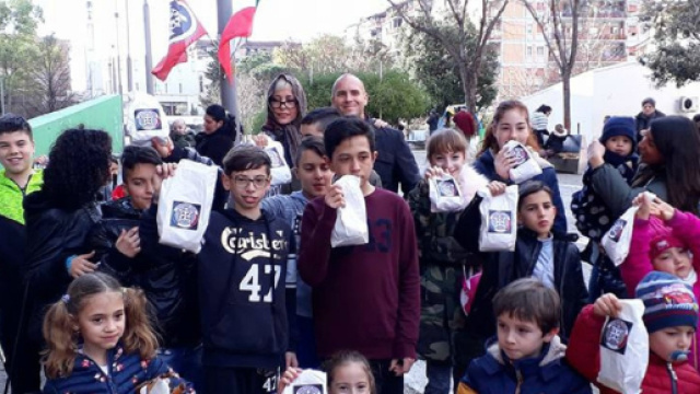 Roma, ora anche il parroco della Magliana si converte e aiuta prima gli italiani