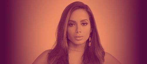 Biografia de Anitta ressalta a religi&atilde;o da cantora. (Arquivo Blasting News)