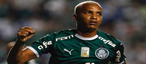 Jogador chama mulher que pedia dinheiro na rua para jantar (Divulga&ccedil;&atilde;o/Instagram/@deyversonoficial)