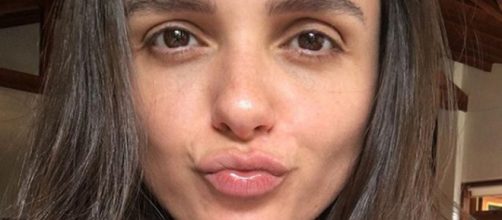 Monica Iozzi comemorou vit&oacute;ria contra o v&iacute;cio e aconselhou seus f&atilde;s a pararem de fumar (Reprodu&ccedil;&atilde;o/Instagram/@Monica Iozzi)