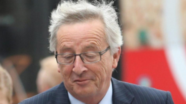 Juncker bacchetta Conte e Fusaro lo attacca