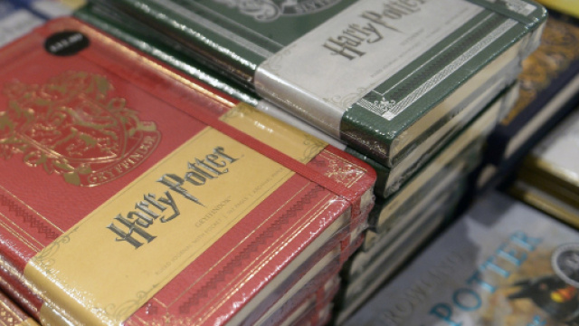 Pologne : des pr&ecirc;tres br&ucirc;lent des livres des sagas "Harry Potter ... - rtl.fr