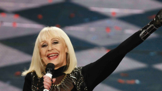 Raffaella Carr&agrave; stronca Uomini e donne