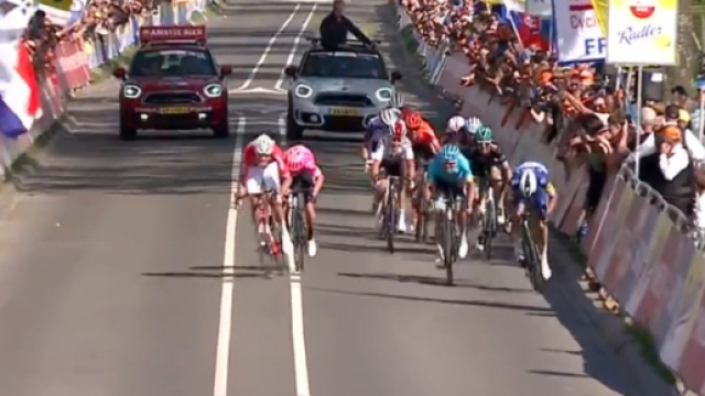 Mathieu Van der Poel vince l'Amstel Gold Race