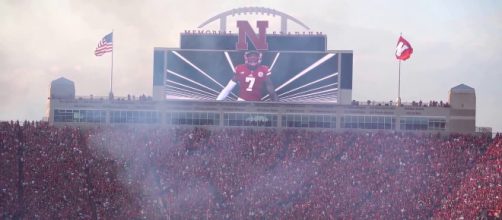 Nebraska football looking to get big offensive lineman. [Image via BriSchwab/YouTube]