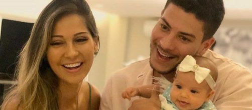 Arthur Aguiar e Mayra Cardi com a filha, Sophia (Arquivo Blasting News)