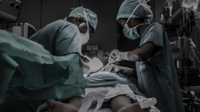 Que feront les m&eacute;decins de demain : r&eacute;parer ou augmenter ?