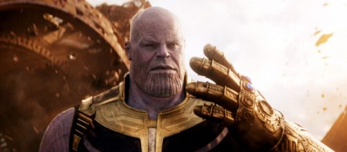 Thanos usando a manopla do infinito. (Arquivo Blasting News)