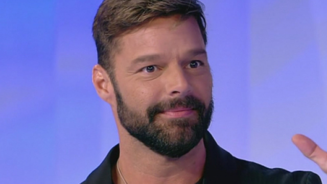 Anticipazioni Amici 18: Ricky Martin assente nella quinta diretta, torner&agrave; sabato 4 maggio.