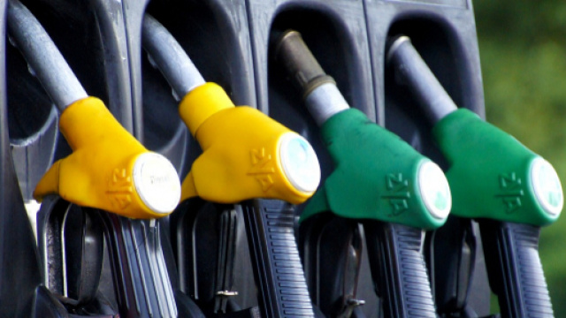 Aumenti benzina per i ponti del 25 aprile e 1&deg; maggio
