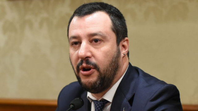 Matteo Salvini su striscione neofascista a Milano: 'Complimenti alle forze dell'ordine che hanno identificato 14 idioti'