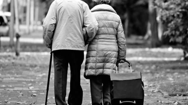 Rimini. denunciano l'amante 85enne della nonna: 'Hanno troppi rapporti intimi'