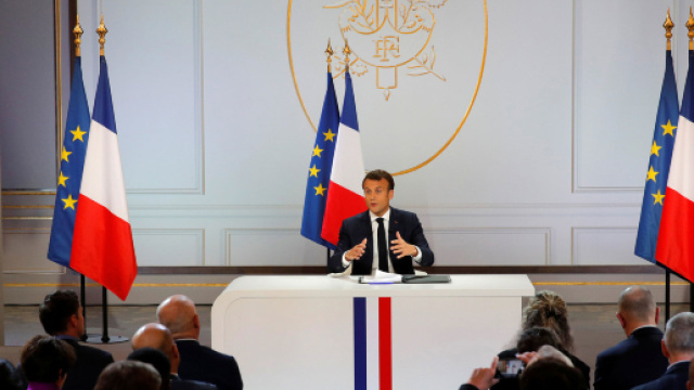 Emmanuel Macron ne veut pas revenir sur l'&acirc;ge l&eacute;gal de d&eacute;part &agrave; la ... - lejdd.fr