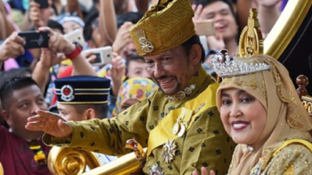 Sultano del Brunei introduce la pena di morte per gli omosessuali