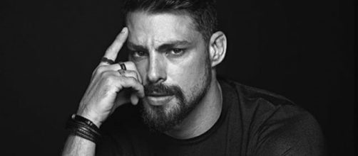 Ator se casou neste m&ecirc;s com a influencer Mariana Goldfarb. (Reprodu&ccedil;&atilde;o/Instagram/@cauareymond).