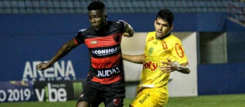 Oeste, de Kanu, jogar&aacute; na Ilha do Retiro contra o Sport. (Divulga&ccedil;&atilde;o/Jefferson Vieira/Oeste FC)