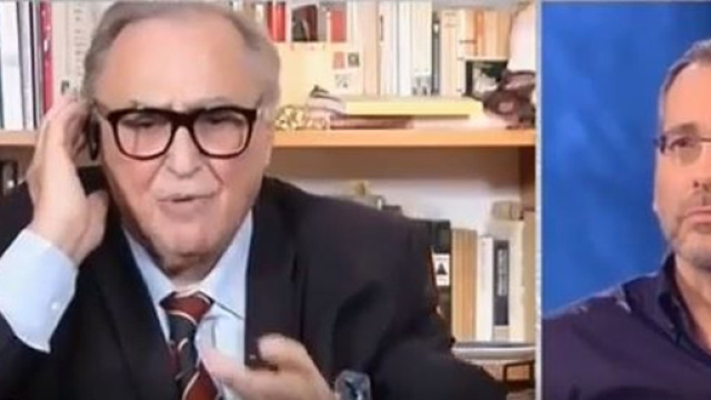 Battibecco in diretta tra l'economista Scapelli e Formigli a Piazza Pulita.