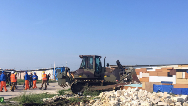Foggia, incendio al ghetto di Borgo Mezzanone: morto un giovane gambiano