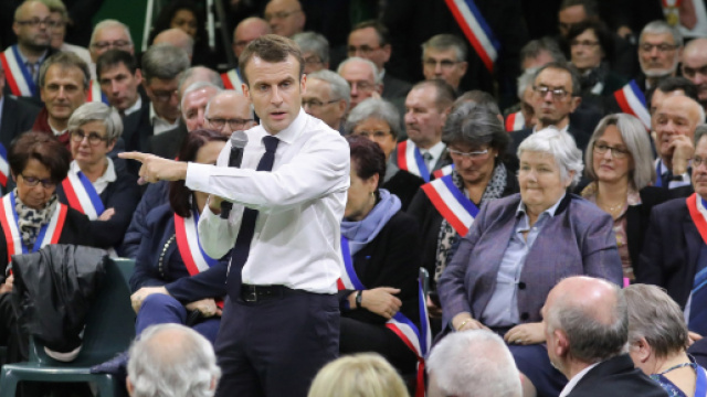 L'opposition charge Emmanuel Macron sur sa sortie du Grand d&eacute;bat national