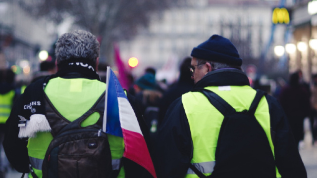 Macron promette tasse pi&ugrave; basse, ma a patto di allungare l'et&agrave; di accesso alla pensione