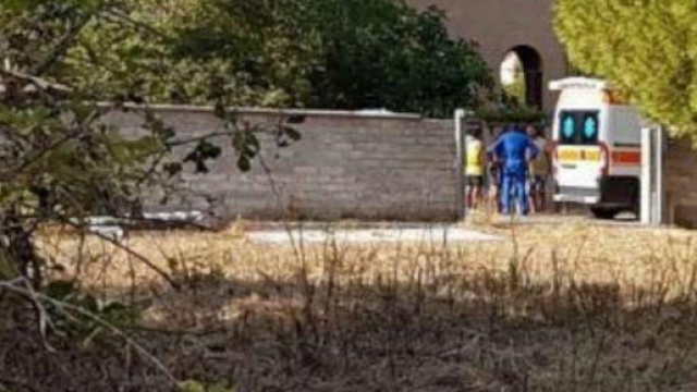 La Spezia, cade cancello d'ingresso al parco giochi: bimba di tre anni muore schiacciata.