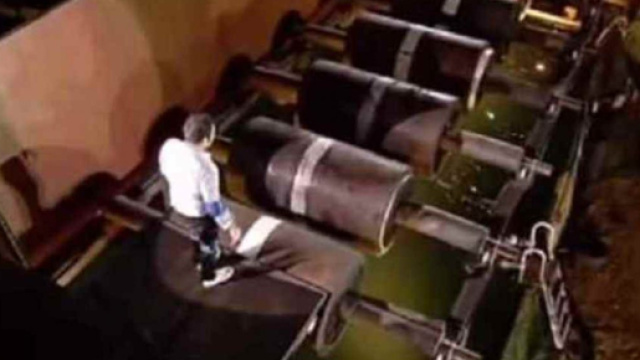 Ciao Darwin, sequestrati dalla Procura di Roma i rulli su cui &egrave; caduto un concorrente che rischia la paralisi.