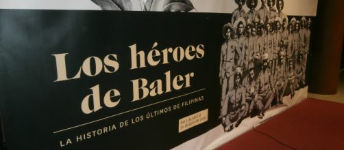 Cartel de entrada a la exposici&oacute;n inagurada en el Museo del Ej&eacute;rcito