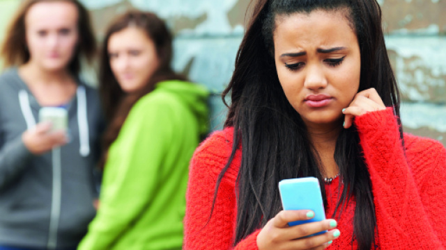Pistoia, 15enne ubriaca bullizzata durante l'assemblea: bocciati colpevoli e vittima