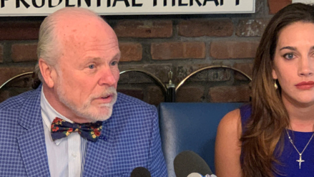 Usa, prof licenziata per selfie os&eacute; chiede mega risarcimento: 'Discriminata perch&eacute; d