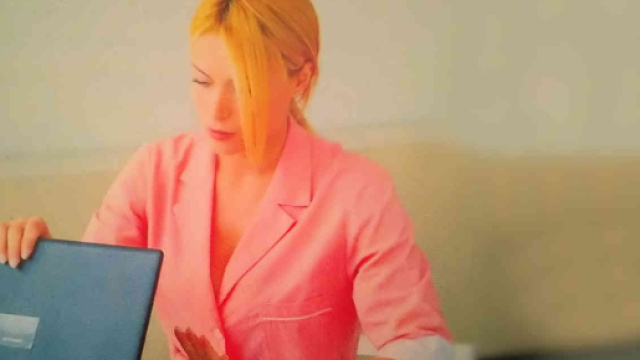 Upas anticipazioni: Clara spier&agrave; il computer di Alberto Palladini