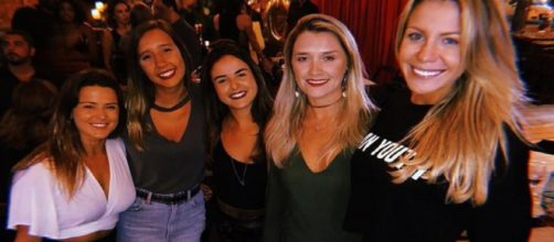 Barbara Coelhos fez coment&aacute;rio na foto com as amigas e foi surpreendida pela m&atilde;e. (Reprodu&ccedil;&atilde;o/Instagram/@barbarapcoelho)