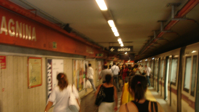 Roma, deraglia un treno di servizio alla stazione Anagnina: file per i bus navetta