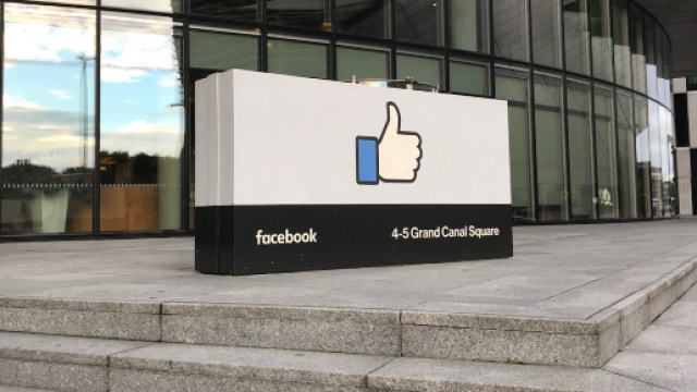 Apple vs Facebook et Google : pour d&eacute;fendre sa doctrine, Tim Cook ... - numerama.com