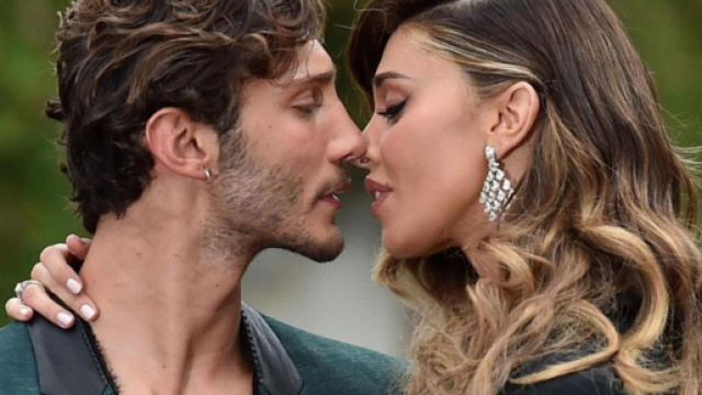 Bel&eacute;n e Stefano sono ufficialmente una coppia