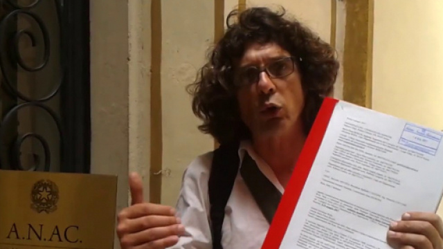 Il rappresentante dei rom Marcello Zuinisi litiga con Paolo Del Debbio