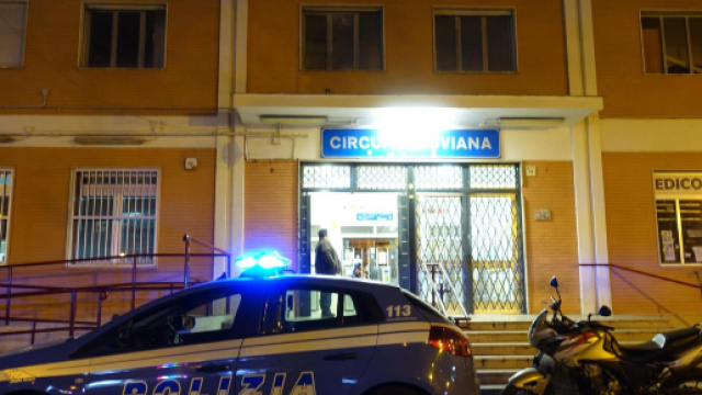 Stupro Circumvesuviana, dai video emerge un'altra storia: risate, abbracci e sigarette insieme