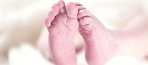 A caring nurse who looked after an abandoned premature baby became her mother [Image Pixabay]