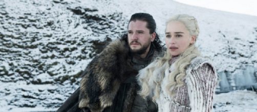 Kit Harington y Emilia Clarke en la octava temporada de 'Juego de Tronos'. / HBO