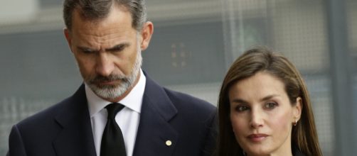 La criticada portada de '&iexcl;Hola!' que humaniza a los Reyes tras el ... - elnacional.cat